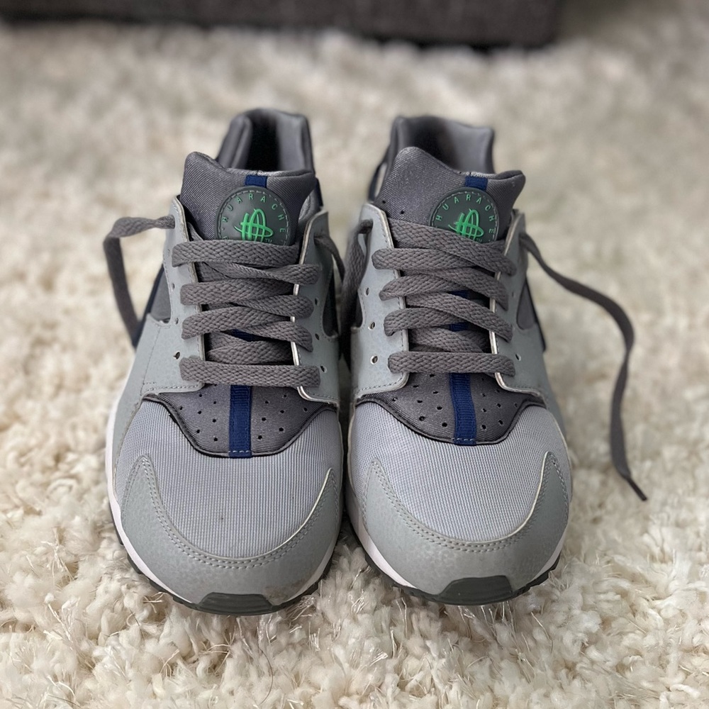 Nike Hurache Women’s 8.5 (7Y)